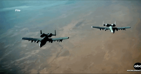 Mỹ mất 2 máy bay chiến đấu, phi công bị Iran săn lùng: Ông Trump rơi vào hiểm cảnh mới