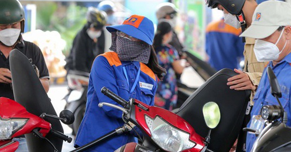 Giá xăng dầu hôm nay: Thấp hơn nhiều nước láng giềng