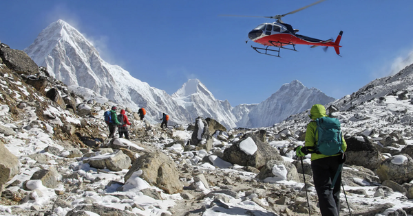 Kịch bản đầu độc, ép khách dùng trực thăng cứu hộ trên đỉnh Everest thu triệu USD