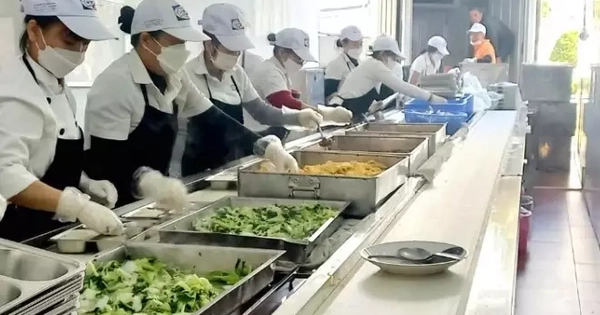 Trường học phải công khai danh sách các đơn vị cung cấp thực phẩm để giám sát