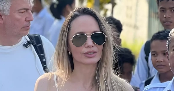Angelina Jolie ngoại hình khác lạ