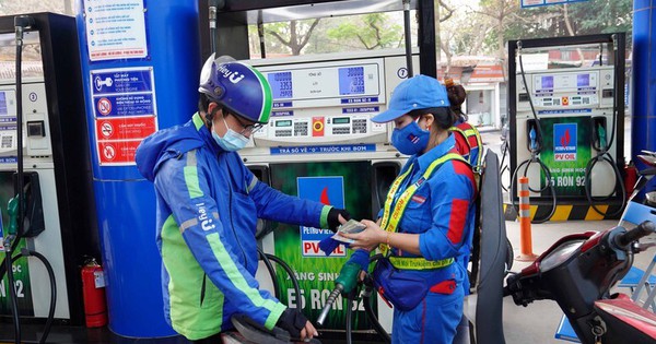 Việt Nam ứng phó linh hoạt thế nào giữa 'bão giá' xăng dầu toàn cầu?