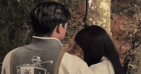 Bắt quả tang cặp sao Việt lén nắm tay nhau giữa nơi đông người, yêu nhau thật rồi thì công khai ngay đi