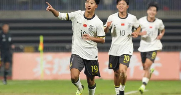 Tuyển Trung Quốc lại để thua đau sau lần gây bất ngờ trước Brazil