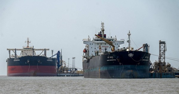 Iran 'bật đèn xanh' cho một quốc gia Trung Đông 'anh em': 3 triệu thùng dầu/ngày sắp băng băng qua eo biển Hormuz giải cơn khát dầu toàn cầu