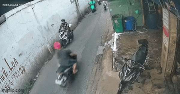 Thanh niên bị đánh gục trong hẻm khi can đánh nhau, camera tiết lộ hành vi bất thường của gã đàn ông