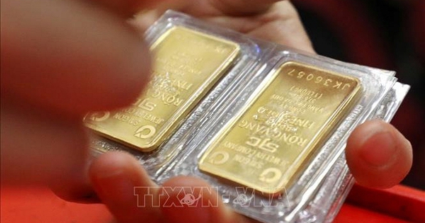 Giá vàng hôm nay 5/4: Vàng trong nước neo cao, chênh lệch gần 26 triệu đồng/lượng với vàng thế giới