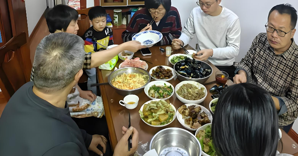 Thấy hành động vô thức của con dâu trên bàn ăn, tôi buộc phải quyết định nếu còn lần sau, sẽ gạch tên con trai ra khỏi bản di chúc