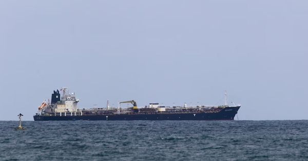 Đang trên đường đến Cuba, tàu chở dầu Nga bất ngờ quay đầu, đổi điểm dỡ hàng sang nước láng giềng