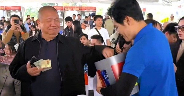 Chủ tịch Hoa Sen Lê Phước Vũ dốc hết tiền trong ví