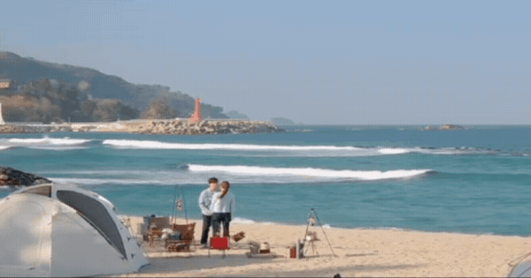 Màn cầu hôn lãng mạn nhất 2026 đây rồi: Nhà gái đẹp điên đảo mọi giác quan, nhà trai đúng chuẩn “soft boy”