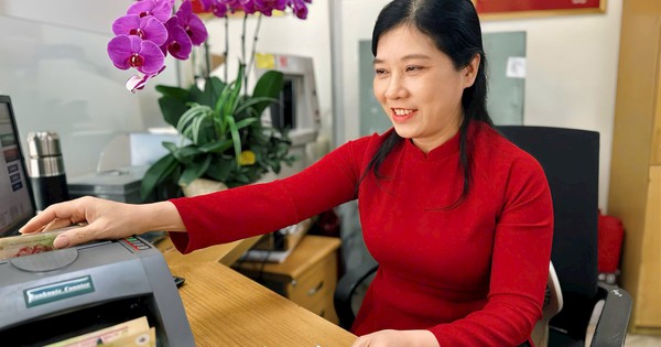 Nhân viên Agribank trả lại hơn 91 tỷ đồng tiền thừa cho khách hàng trong quá trình giao dịch