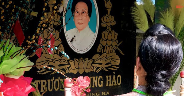 Nữ NSƯT từ Mỹ về thắp hương tại mộ Tổ nghề, thốt lên 1 câu