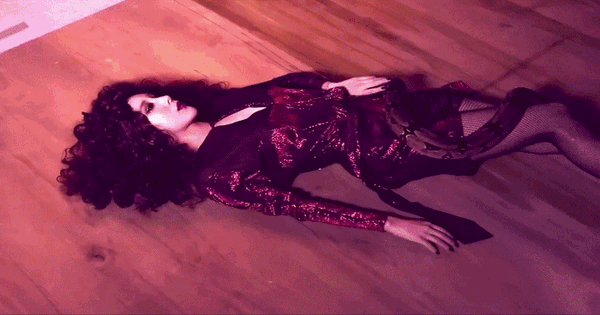 Nữ ca sĩ hết thời 1800 ngày không ai mời đi hát, về nông thôn sống bán sạch đồ hiệu còn đúng 2 chiếc túi