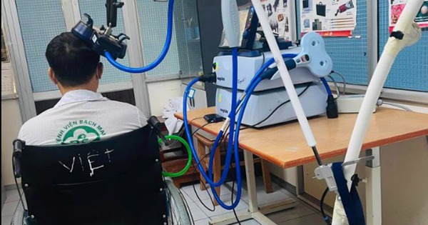 Tuổi 35 và cuộc chiến giành lại đôi chân sau đột quỵ