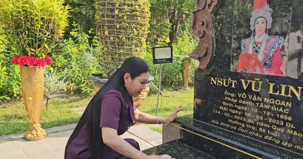 Nữ NSƯT từ Hà Nội về, sáng sớm vội ra mộ Vũ Linh gấp, nói 1 điều