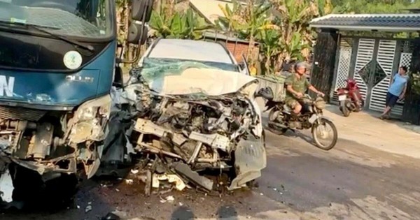 Xe tải va chạm ô tô ở Đà Nẵng, 4 người thương vong