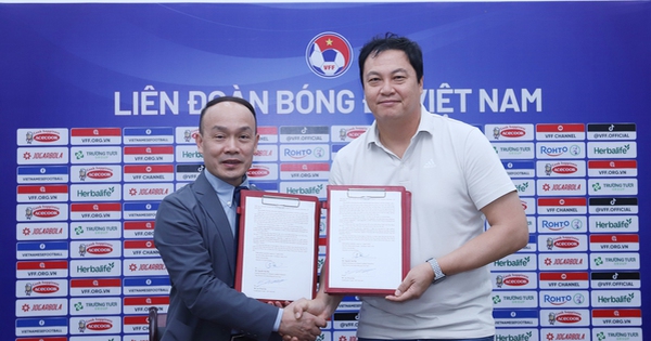 Huyền thoại bóng đá Hàn Quốc chốt hợp đồng với đội tuyển Việt Nam