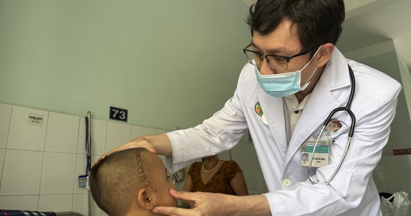 Nghịch ná bắn chim, bé trai bị viên bi sắt găm vào hố sọ