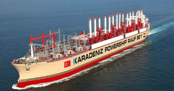 Vừa nhận hơn 700.000 thùng dầu Nga, Cuba lại đón tàu chở nhà máy điện ung dung cập cảng, không phải từ Moscow hay Bắc Kinh