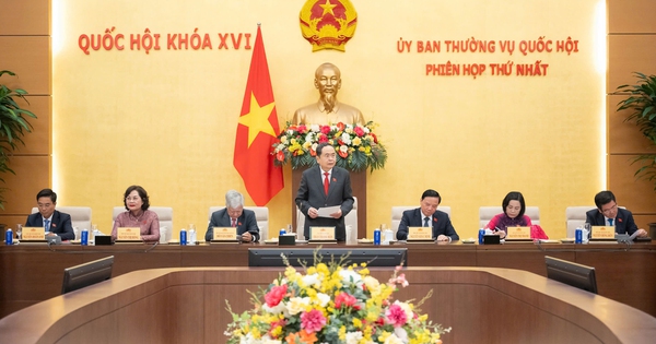 18 thành viên Ủy ban Thường vụ Quốc hội khóa XVI