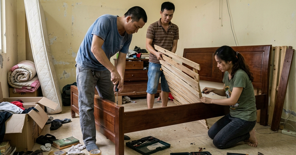 Đi làm về, tôi điếng người khi thấy các em chồng đang tháo tung giường của mẹ: Chưa từng thấy cảnh nào đau lòng hơn