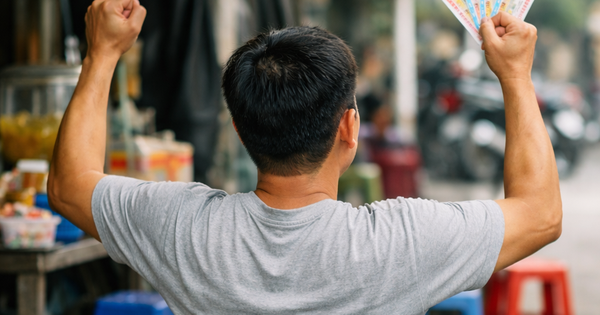 Tờ vé số rách đổi được 30 triệu, người đàn ông may mắn ở TP.HCM