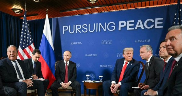Ông Medvedev chế giễu lời đe dọa rút khỏi NATO của Tổng thống Trump