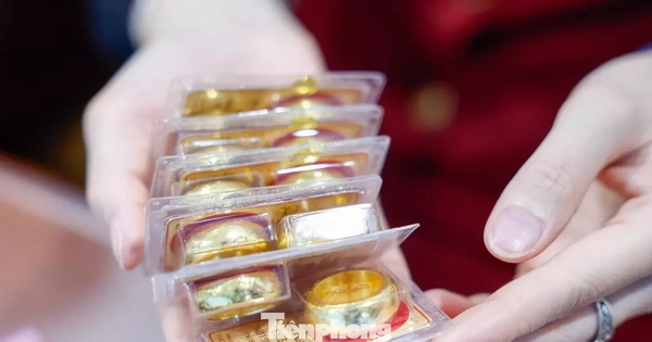 Giá vàng tiếp tục giảm