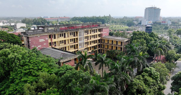 Ngôi trường trung cấp từng đào tạo 5.000 học sinh mỗi năm, 10 năm không khai giảng, giáo viên phải đi phụ hồ mưu sinh