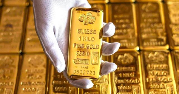 Một thế lực tung tiền "gom" hàng tấn vàng trong một ngày