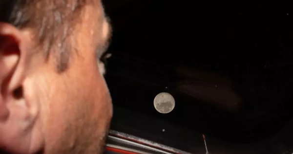 Phi hành gia NASA bật khóc với điều chưa từng có trên Mặt trăng