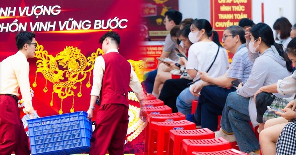 Ảnh, clip: Tình hình tại cửa hàng Bảo Tín Minh Châu sau thông tin khởi tố cựu Tổng giám đốc Công ty cùng con trai