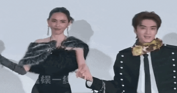 Chiếc váy mỏng tang, mặc như không mặc khiến Mai Davika bị mắng “không biết xấu hổ”