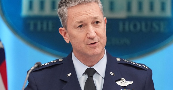 Chiến thuật nghi binh quy mô lớn giải cứu phi công Mỹ rơi tại Iran