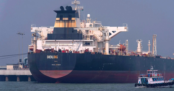 2 tàu chở hơn 100.000 tấn hàng đầu tiên được đi qua eo biển Hormuz ngay sau lệnh ngừng bắn, báo tin cực vui cho cả thế giới