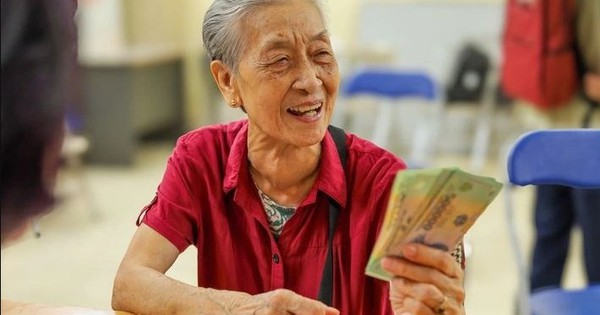 Từ 1/7/2026, lương hưu có thể được tăng theo 2 bước: Ai là người hưởng lợi?