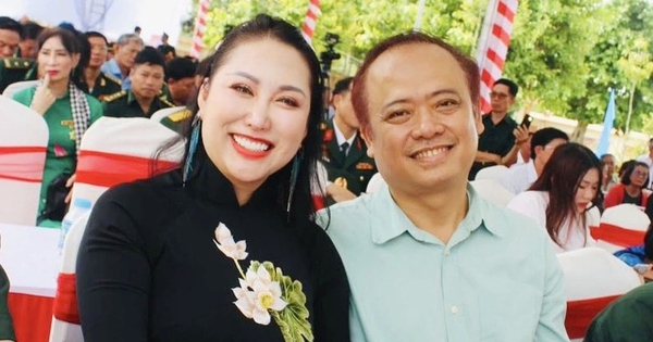 Nữ nghệ sĩ là mẹ đơn thân U50, Phó viện trưởng được đại gia miền Tây yêu say đắm