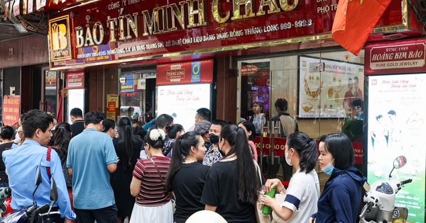 Khách ồ ạt bán vàng, cửa hàng không trả tiền ngay: Bảo Tín Minh Châu nói gì?