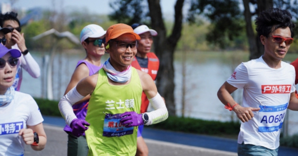 Chạy 100 km mỗi ngày suốt 100 ngày, VĐV Trung Quốc lập kỷ lục khó tin