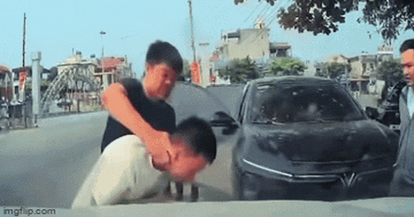 Người đàn ông bị túm áo, bóp cổ giữa đường: Công an truy tìm tài xế ô tô