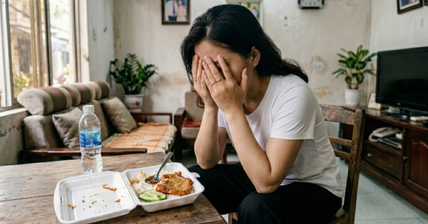 1 chiếc hộp cơm khiến bà mẹ bật khóc UẤT NGHẸN: Chi tiết nhỏ nhìn ra cả 1 bi kịch gia đình!