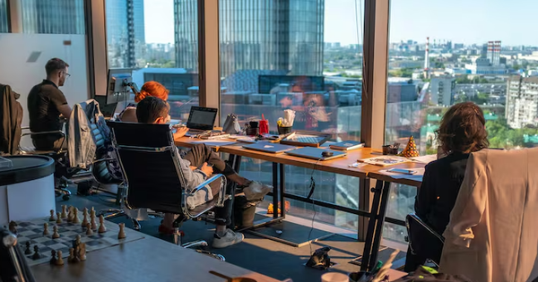 Công ty thưởng 52 triệu đồng/quý nếu nhân viên chịu đến văn phòng làm việc