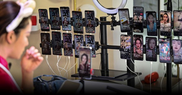 Khó thở, nôn mửa sau livestream: Cái giá phải trả để được 