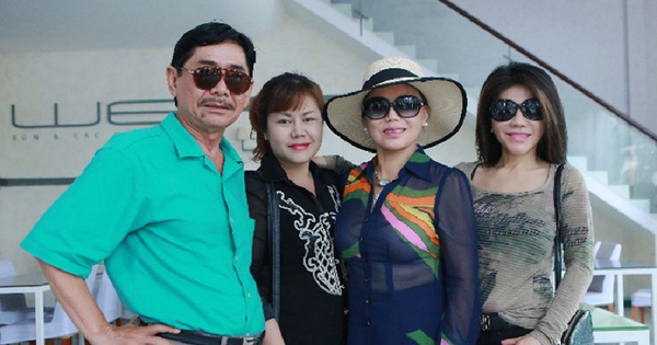 Nữ danh ca có 16 người em ruột: 