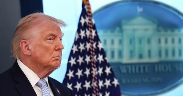 Giáo sư Nga: 'Ông Trump đã đầu hàng vô điều kiện'