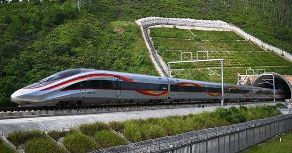 Chuyến tàu đi 120km hết 30 phút có giá vé tháng gần 9 triệu đồng: Khách được dùng tối đa bao nhiêu lượt?