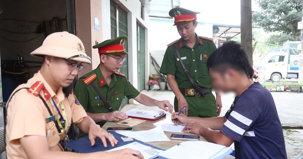 Chậm nộp tiền phạt vi phạm giao thông bị tính thêm bao nhiêu mỗi ngày?