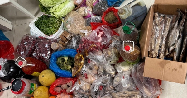 Nhìn mẹ chồng chuẩn bị đồ cho nhà chị dâu lên Hà Nội mà tôi uất nghẹn: 