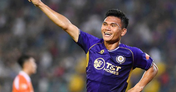 Xuân Mạnh tỏa sáng, Hà Nội FC lọt tốp 3 V-League